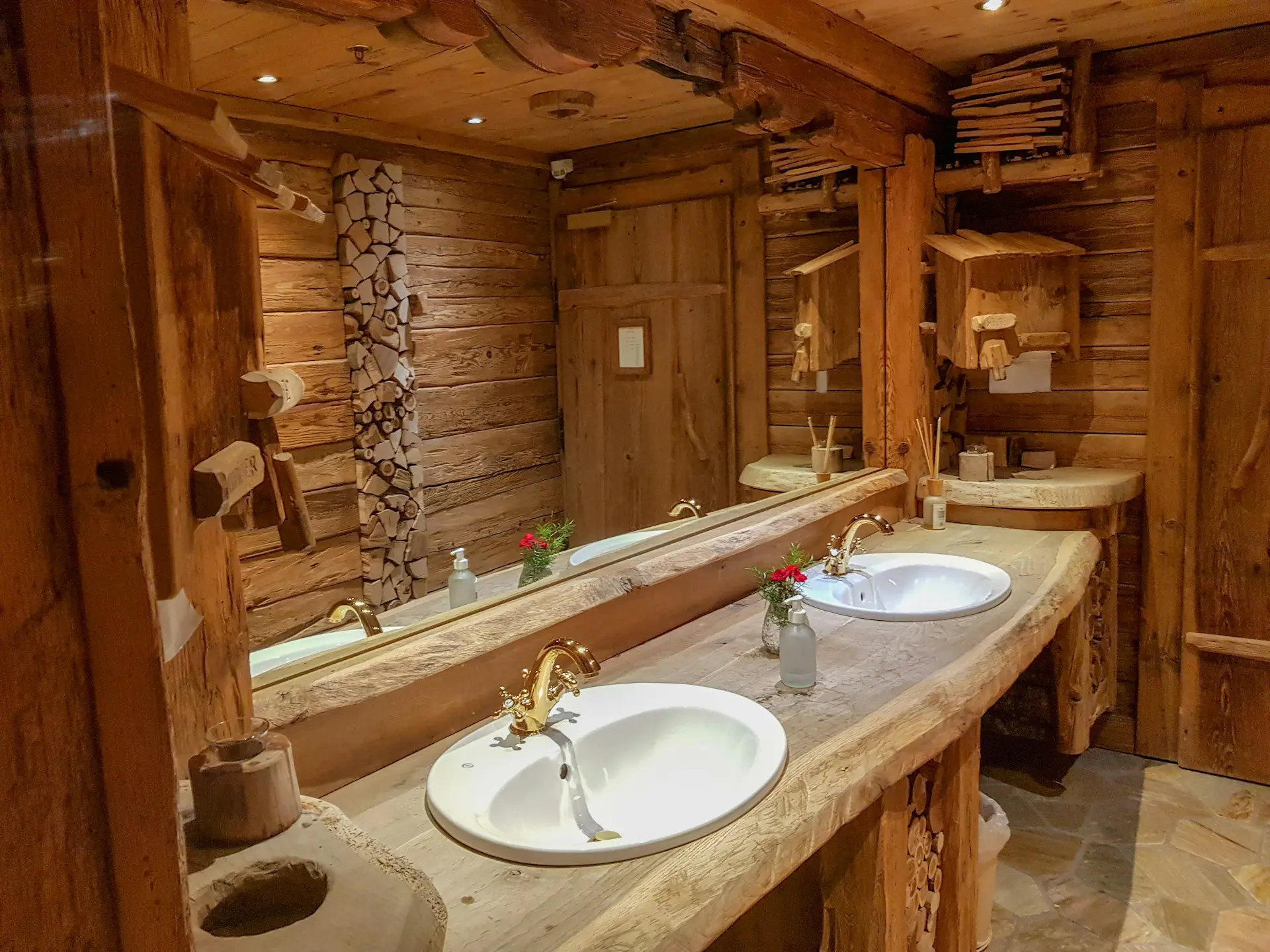Le bois dans la salle de bain